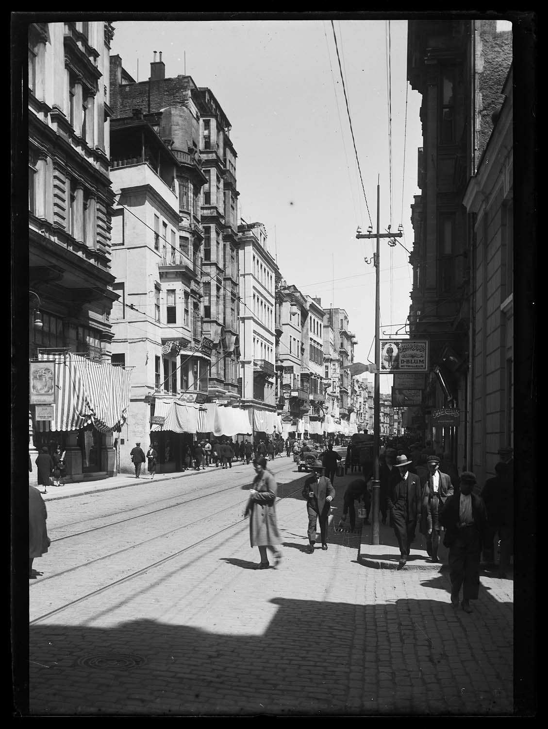 La grande rue de Pera à la hauteur du passage de Syrie